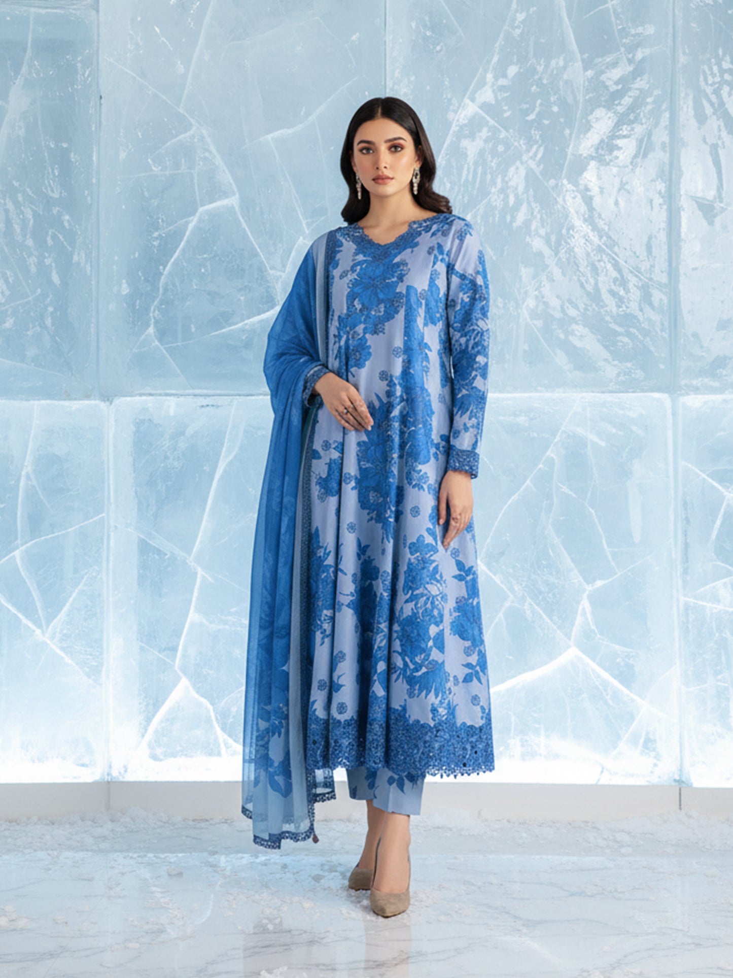 IZNIK Monochrome Grandeur: Dhanak 3PC Suit - Watercolour Large Floral Print